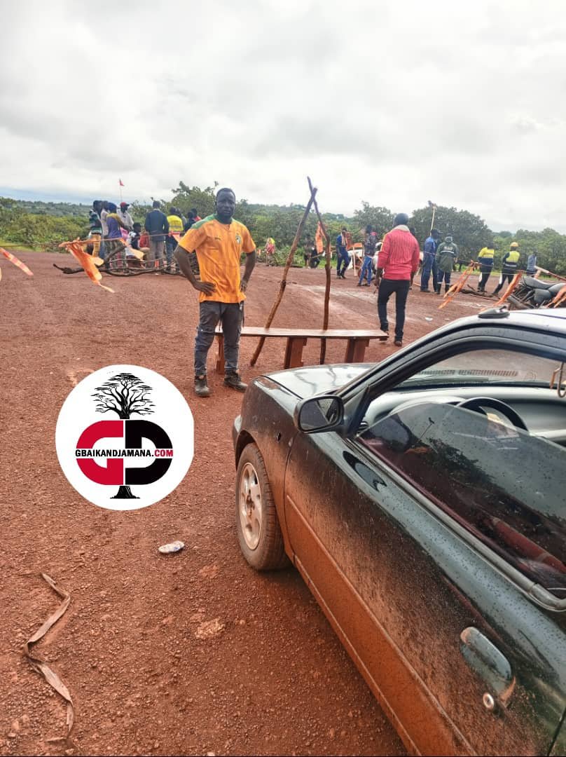 Manifestation à Mandiana : les jeunes de Koromadou en colère bloquent la route et paralysent les activités de la SMM.