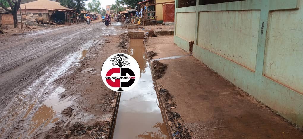 Siguiri : la mairie incapable d'assurer les travaux de curage des caniveaux, les citoyens se plaignent.
