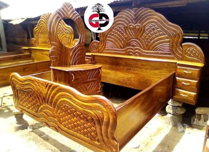 Le Métier de la Menuiserie à Kourémalé : « Cette profession n'est pas reconnue à sa juste valeur » déclare Ansoumane Kouroum 1 Le Métier de la Menuiserie à Kourémalé : « Cette profession n'est pas reconnue à sa juste valeur » déclare Ansoumane Kouroum