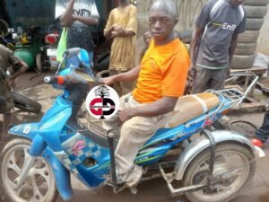 Faranah : À la rencontre de Sory CAMARA, une personne à mobilité réduite, qui pratique la mécanique depuis des années.