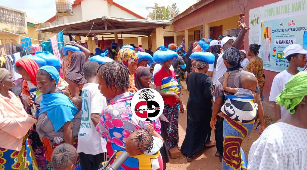 Kankan: La coopérative Nany Sabougnouma fait don de vivre aux femmes, sous le parrainage de Hadja Mandjoula Sylla.