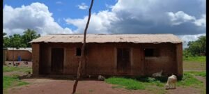 Manden Kanimbakalako (Siguiri) : Plus de 300 enfants non scolarisés en raison de l'absence d'établissements scolaires.