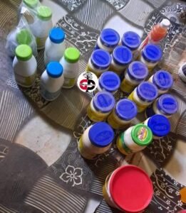 Dabola : Une importante quantité des produits prohibés, saisis par le service de contrôle de qualité. 2 Dabola : Une importante quantité des produits prohibés, saisis par le service de contrôle de qualité.