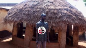 Kouroussa : Triste fin de Baba Camara, acteur principal du célèbre film l'enfant noir de Camara laye, devenu fou et abandonné depuis des années.