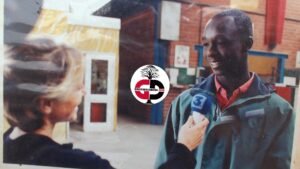 Kouroussa : Triste fin de Baba Camara, acteur principal du célèbre film l'enfant noir de Camara laye, devenu fou et abandonné depuis des années.