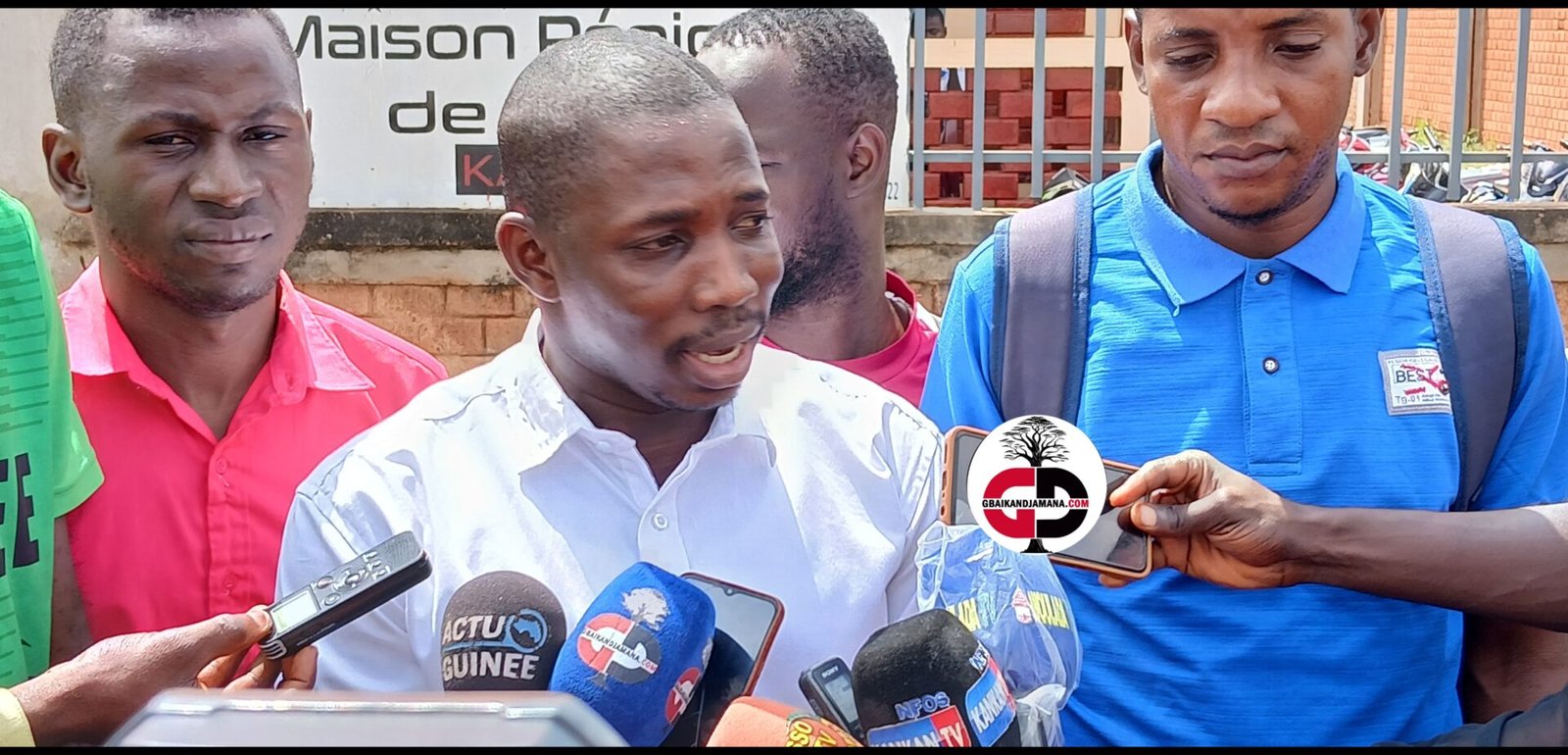 Match de Gala de l'indépendance à Kankan : Le coordinateur régional du projet devant la presse.