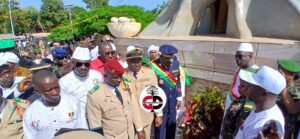 Fête Nationale à Kankan : Les autorités posent les gerbes de fleurs en la mémoire des martyrs de l'indépendance.