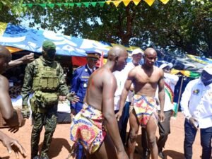 Mandiana : Le préfet colonel Fodé Soumah préside la cérémonie de l'an 66 ans de l'indépendance de la Guinée. 5 Mandiana : Le préfet colonel Fodé Soumah préside la cérémonie de l'an 66 ans de l'indépendance de la Guinée.