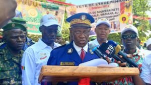 Mandiana : Le préfet colonel Fodé Soumah préside la cérémonie de l'an 66 ans de l'indépendance de la Guinée. 3 Mandiana : Le préfet colonel Fodé Soumah préside la cérémonie de l'an 66 ans de l'indépendance de la Guinée.