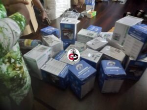 Faranah : Le président du CNT Dr Dansa Kourouma fait don aux patients des structures sanitaires de la ville.