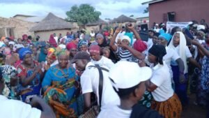 Fête d'indépendance à Sanfina : La population apporte son soutien au Général Mamadi Doumbouya à travers une manifestation culturelle.