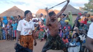 Fête d'indépendance à Sanfina : La population apporte son soutien au Général Mamadi Doumbouya à travers une manifestation culturelle.