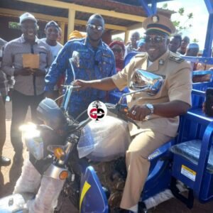 Lutte contre l'insalubrité à Faranah : Une ressortissante vole au secours à la mairie et fait un important don.