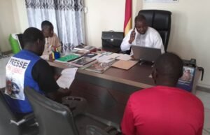 Siguiri : Une Mission du Groupe Gbaikandjamana Web Média rencontre le Président de la délégation Spéciale. 2 Siguiri : Une Mission du Groupe Gbaikandjamana Web Média rencontre le Président de la délégation Spéciale.