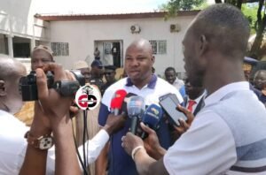 Siguiri : un fils ressortissant offre une ambulance et deux corbillards à la préfecture.