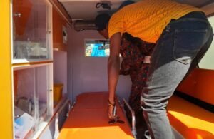 Kourémalé (Siguiri) : Un ressortissant fait le don d'une ambulance au centre de santé de la sous-préfecture.