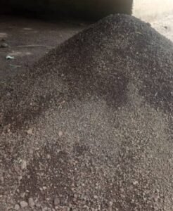 Faranah : à la rencontre des femmes veuves qui évoluent dans la vente du gravier pour subvenir à leurs besoins quotidiens.