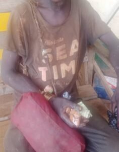 Faranah : La présence massive des personnes en détresse mentale crée de la panique dans la cité. 2 Faranah : La présence massive des personnes en détresse mentale crée de la panique dans la cité.