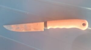 Maleah (Siguiri) : Un père de famille d'une quarantaine d'années a été poignardé par sa femme à l'aide d'un couteau (Raison) 2 Maleah (Siguiri) : Un père de famille d'une quarantaine d'années a été poignardé par sa femme à l'aide d'un couteau (Raison)