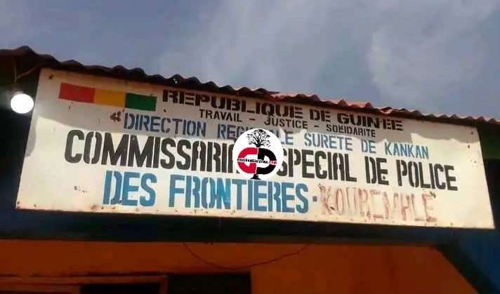 Kourémalé (Siguiri) : Trois agents de police ont arrêté un suspect à bord d'une voiture personnelle à la frontière. 