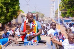 De retour à kankan : Aly Badara CONDÉ accueilli comme un roi par la population après son exploit à l'étranger.