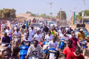 De retour à kankan : Aly Badara CONDÉ accueilli comme un roi par la population après son exploit à l'étranger.