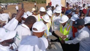 Kouroussa : Le ministre de la Culture pose la première pierre d'un centre socioculturel dédié à la danse Doundoumba. 