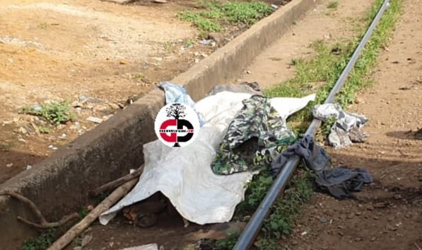 Conakry : Un corps sans vie découvert à proximité des voies ferrées à Kénien dont les circonstances restent floues. 6 Conakry : Un corps sans vie découvert à proximité des voies ferrées à Kénien dont les circonstances restent floues.