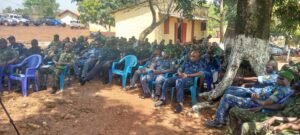 Vulgarisation de l'avant-projet de la nouvelle constitution à fria : une mission du cnt à la rencontre des forces de défense et de sécurité.  