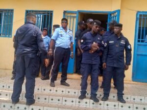 Conakry : Cinq (5) jeunes, accusés d'avoir semé de la terreur dans plusieurs endroits de la capitale, ont été mis aux arrêts.