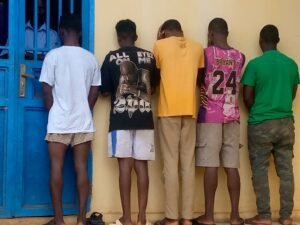 Conakry : Cinq (5) jeunes, accusés d'avoir semé de la terreur dans plusieurs endroits de la capitale, ont été mis aux arrêts.