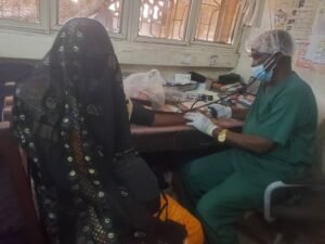 Kindia : Une femme victime de violences physiques en raison de son soutien au Président Mamadi Doumbouya. 