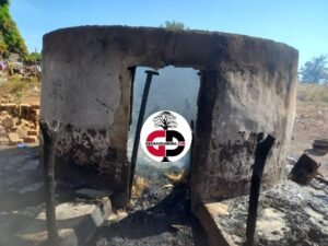 Urgent /faranah : un incendie ravage trois (3) cases au quartier dandaya « j'ai perdu tous mes biens » 3 Urgent /faranah : un incendie ravage trois (3) cases au quartier dandaya « j'ai perdu tous mes biens »