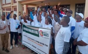 Faranah : L'union Populaire des Travailleurs de Guinée rencontre les nouveaux fonctionnaires locaux. 