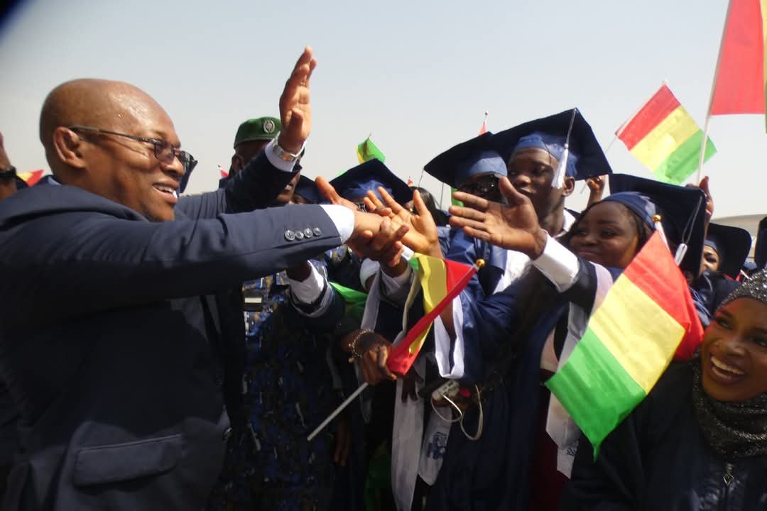 Université Ahmadou Dieng de Conakry : Le ministre Ousmane Gaoual Diallo honoré par la 15ème promotion. 