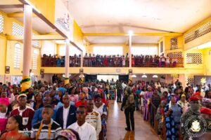 Célébration de la fête de Noël : S.E le Général Mamadi DOUMBOUYA célèbre Noël à la Paroisse Anne-Marie Javouhey de Nongo.