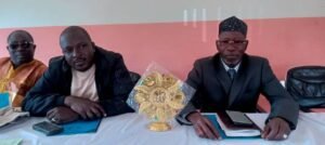 Dabola: les responsables des services de la commune expriment leurs meilleurs vœux à la mairie en lui offrant un cadeau symbolique.