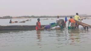 Exploitation aurifère à ciel ouvert dans le fleuve Djoliba : Un enjeu environnemental pour Siguiri.