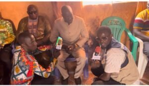 Doko (Siguiri) : Daouda Doumbouya, Nouveau Président du bureau de district de Sèkè Kolenda et son équipe, installés avec enthousiasme par l'autorité sous-préfectorale et communale.