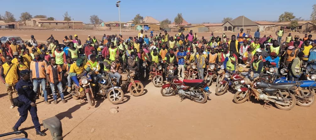 Siguiri / Insécurité à Kouremale : Un conducteur de moto-taxi a été agressé par un individu armé, qui a emporté sa moto en le menaçant avec une arme et un couteau. 5 Siguiri / Insécurité à Kouremale : Un conducteur de moto-taxi a été agressé par un individu armé, qui a emporté sa moto en le menaçant avec une arme et un couteau.