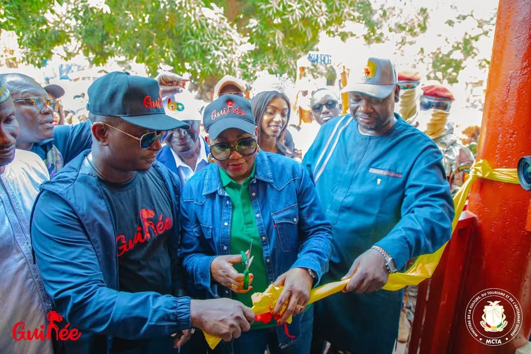 Le Ministre Bogola HABA procède à l'inauguration de la Maison des Jeunes de TAMARA.