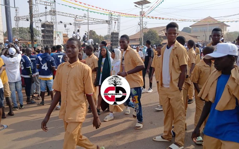 Kankan : Les salles de classes fermées, les élèves et étudiants au premier rang pour la marche de l'unité et de la paix. 