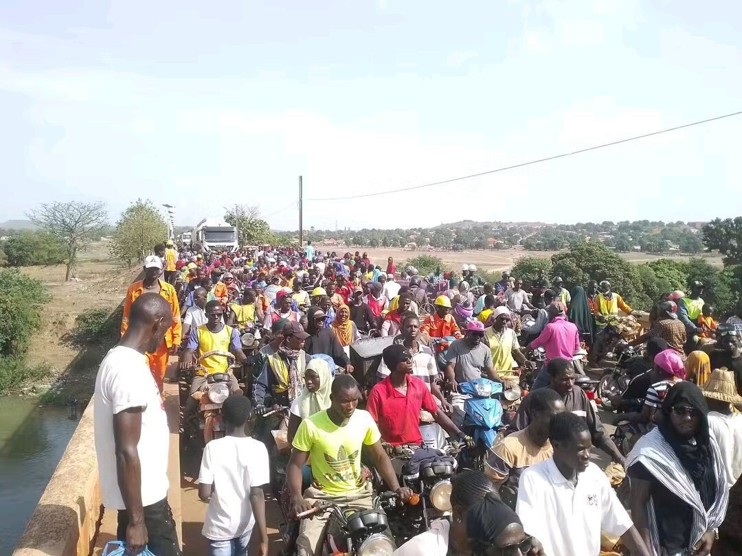 Kankan : Embouteillage monstre sur le pont Milo après la panne d’un camion