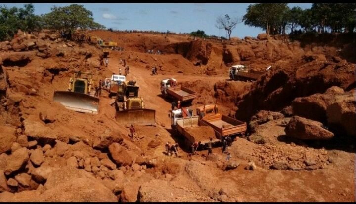 Éboulements meurtriers dans une mine d’or à Siguiri : plusieurs victimes, des recherches toujours en cours