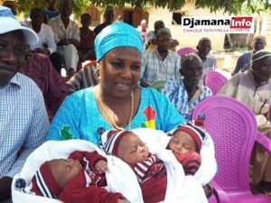 Faranah : un couple donne les noms du président Mamadi Doumbouya et de sa famille à des triplés nés à Kouratou