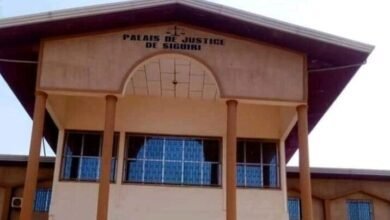 Un jeune homme tué à l’arme blanche à Kintinian : le parquet de Siguiri appelle au calme