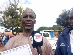 Faranah : Le Préfet Bernard Kamano poursuit la vulgarisation de la nouvelle constitution dans les collectivités rurales