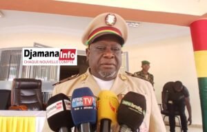 Kankan : le gouverneur Moussa Condé lance la campagne référendaire et appelle à un vote massif pour le « OUI » 6 Kankan : le gouverneur Moussa Condé lance la campagne référendaire et appelle à un vote massif pour le « OUI »