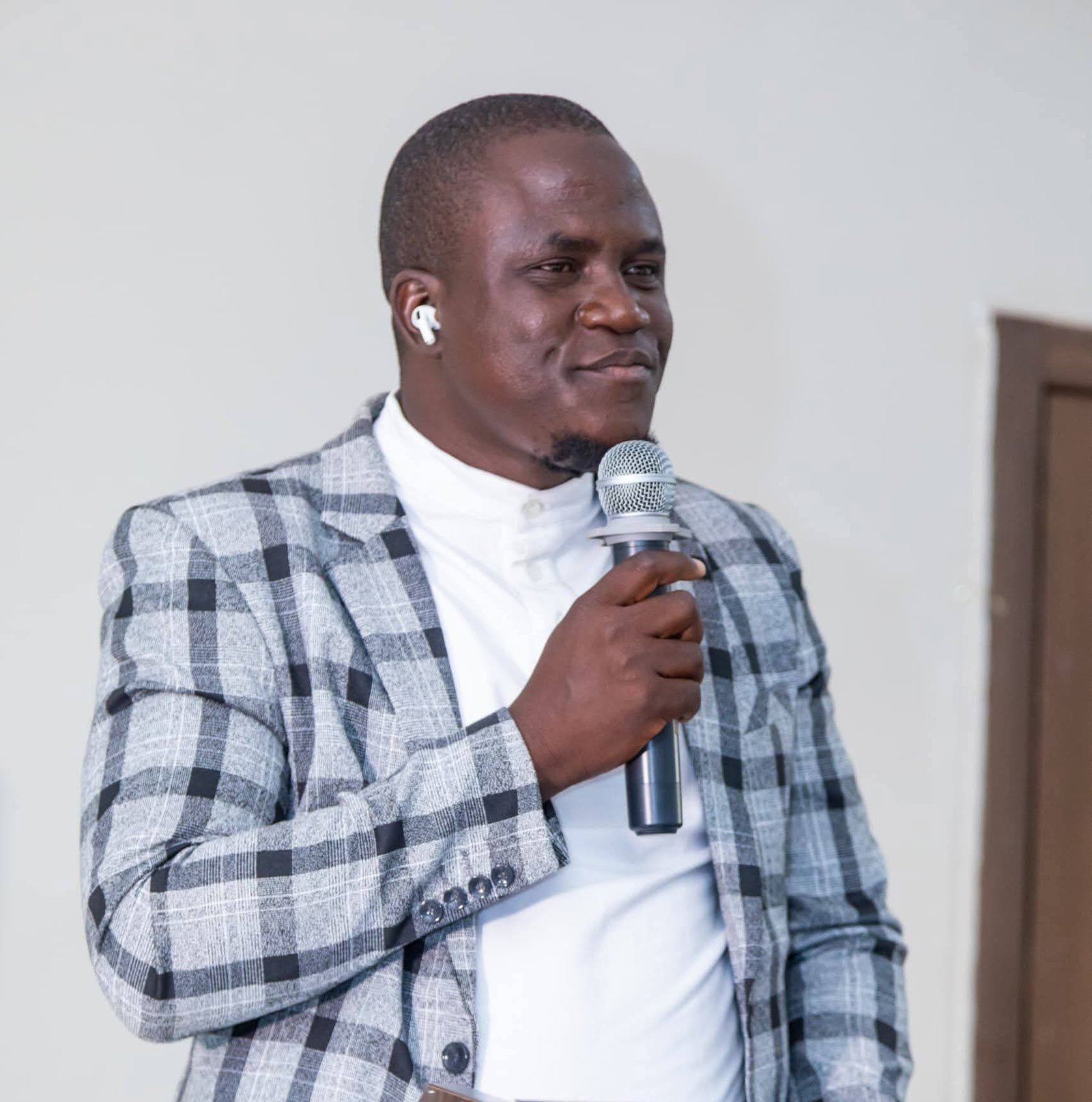 Insultes communautaires : pourquoi la HAC et la Justice restent-elles silencieuses face à Nouman Kouyaté ? [ Laye Famo Condé]