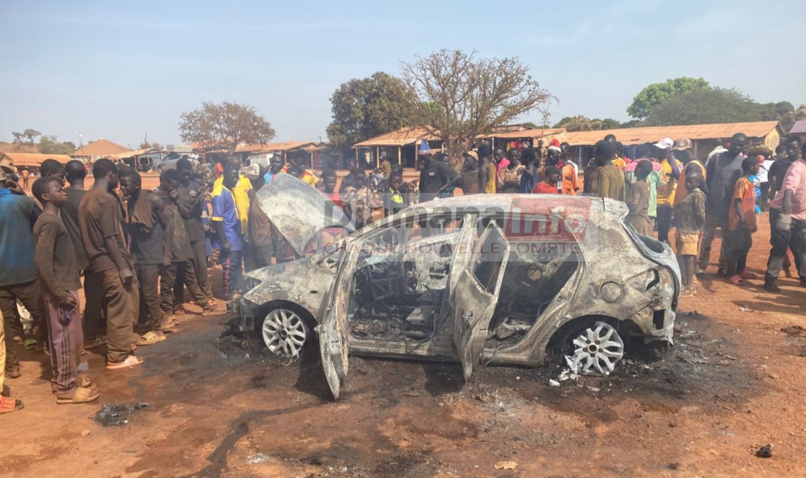 Siguiri : un homme, présumé profiteur de la crise du carburant, perd son véhicule dans un incendie à Doko 